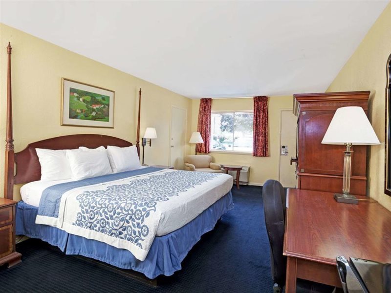 Days Inn by Wyndham Newport News - photo 3