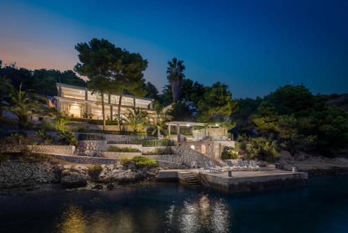 Villa Oceanus — 4-Star Luxury Hotel in Hvar, Croatia