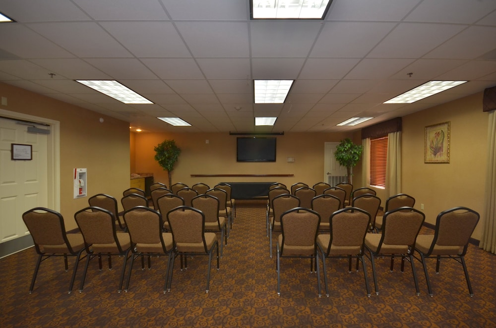 Holiday Inn Express Las Vegas Nellis by IHG - photo 25