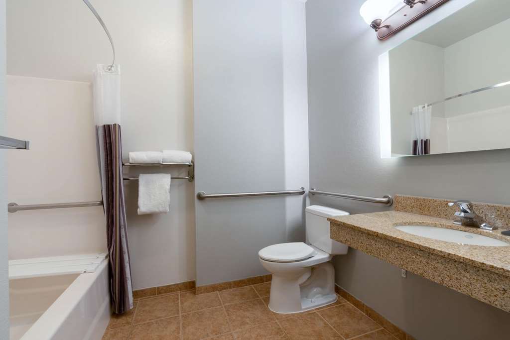La Quinta Inn & Suites by Wyndham Rifle - photo 7