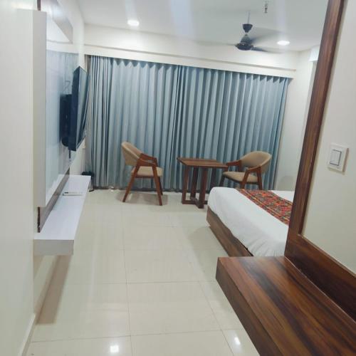 Hotel Maple Leaf — Ahmedabad — photo 2