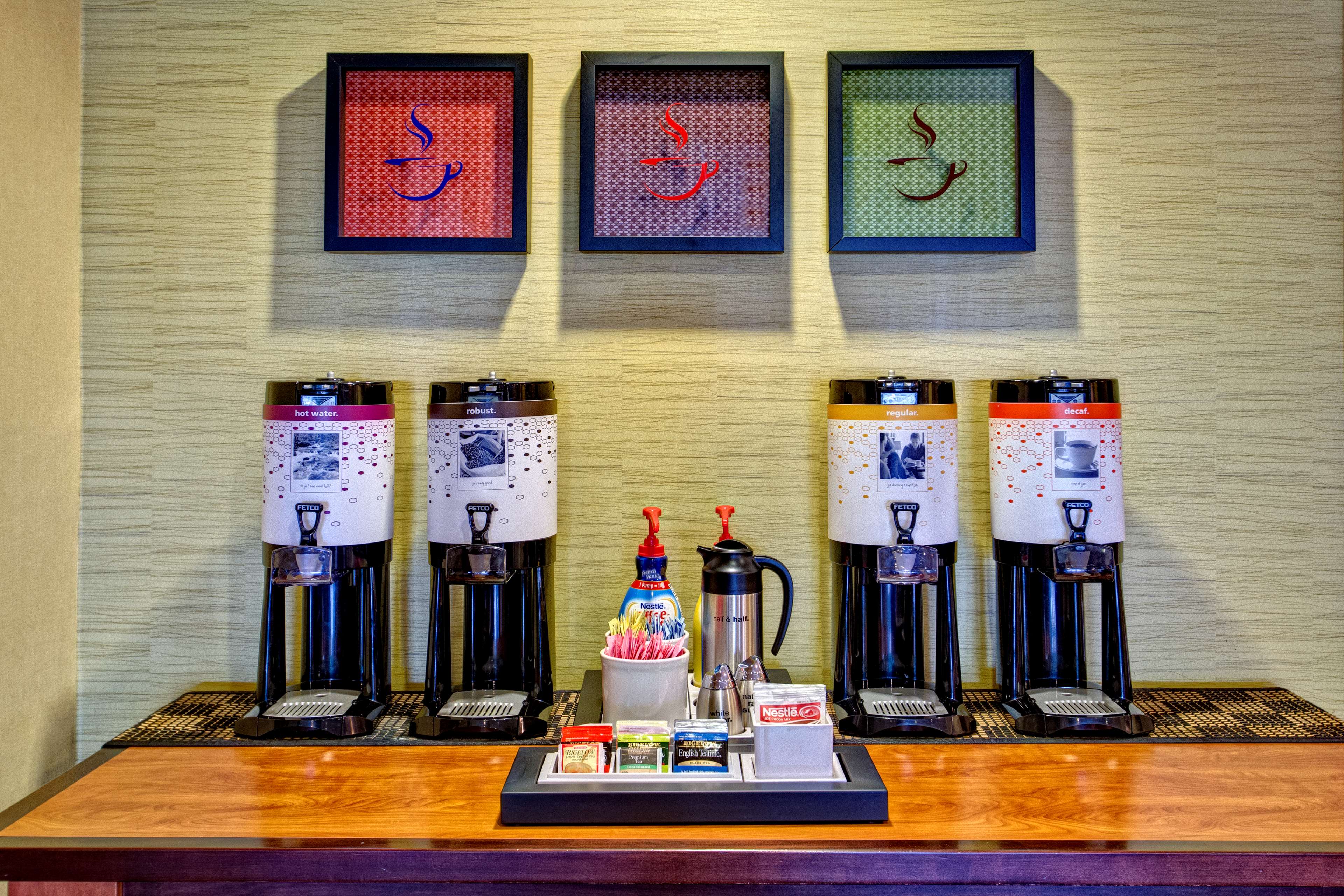 Hampton Inn Cleveland - photo 10