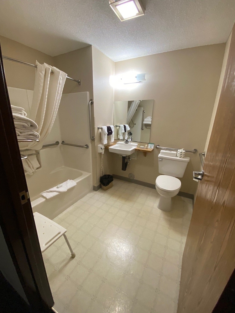 Boarders Inn & Suites by Cobblestone Hotels Broken Bow - photo 18