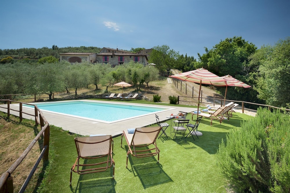 Villa La Poiana 10 Emma Villas — 4-Star Luxury Hotel in Radda In Chianti, Italy