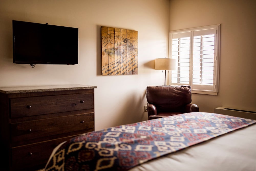 Tailwater Lodge Altmar Tapestry Collection by Hilton - photo 35