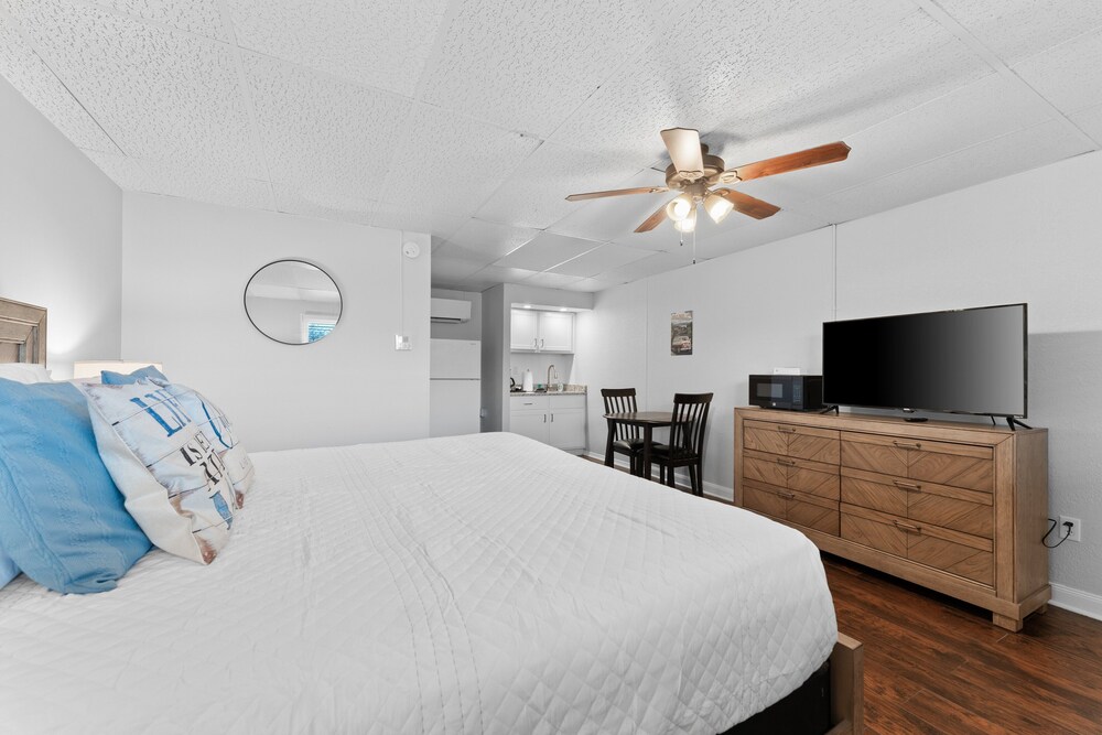 Silver Cove Resort on Table Rock Unit 1 - photo 3