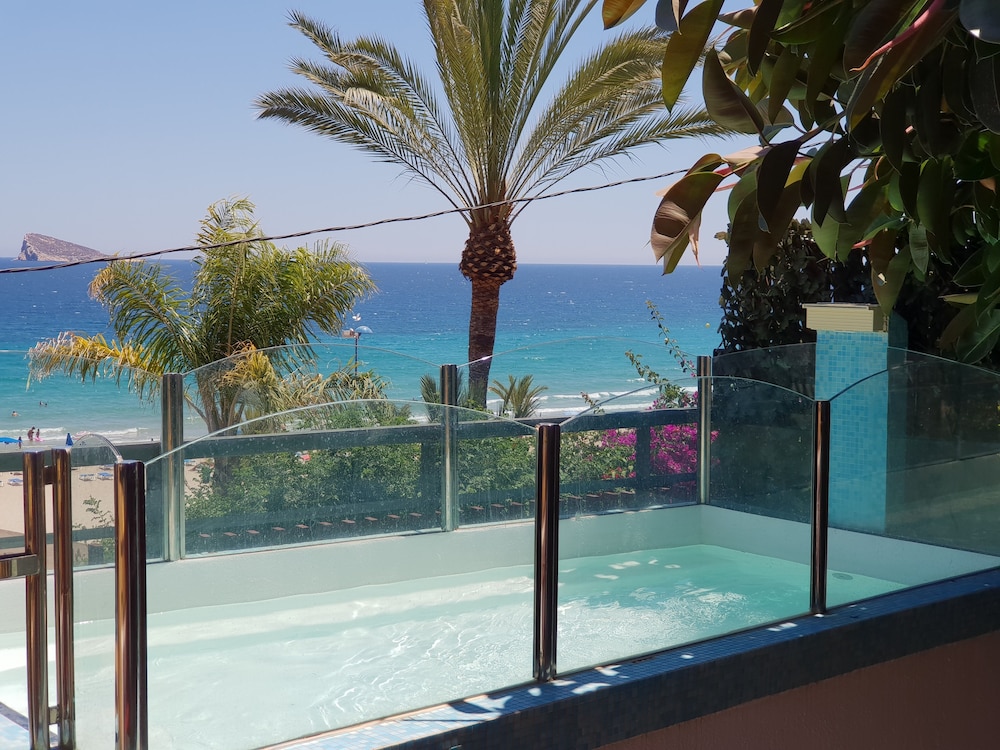 Sea Dreams House Wifi AA Barbecue — 4-Star Luxury Hotel in Benidorm, Spain
