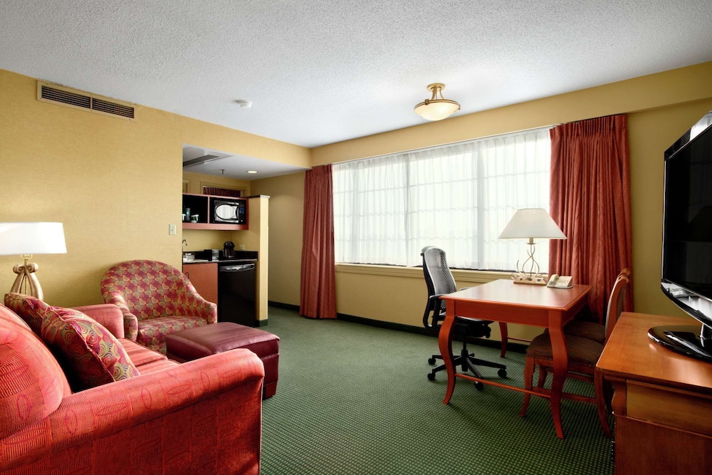 Embassy Suites by Hilton Greensboro Airport - photo 16