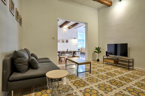 3 Bedroom Apt 3min to Seafront High speed WiFi — 4-Star Luxury Hotel in Sliema, Malta