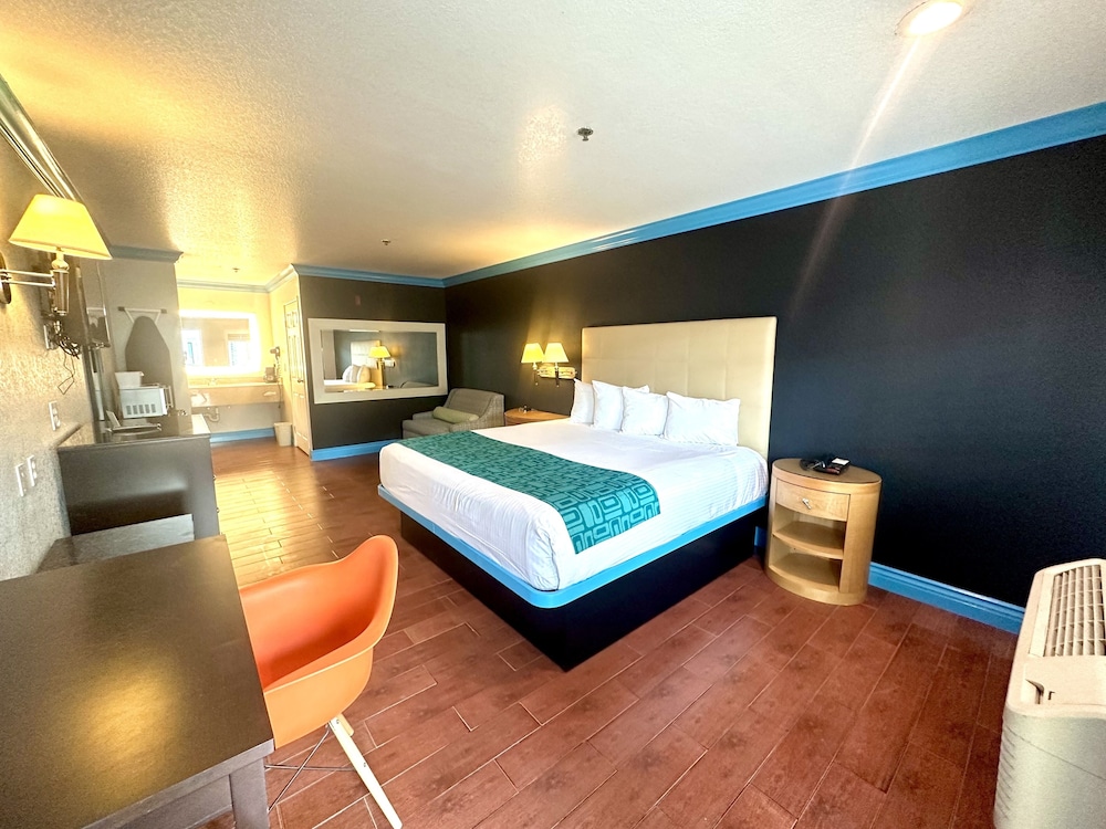Casa Blanca Hotel and Suites Orange - photo 23