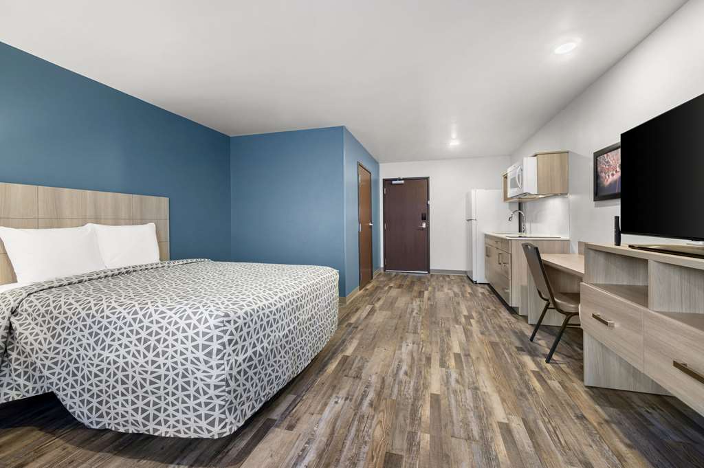 WoodSpring Suites Dearborn Detroit - photo 11