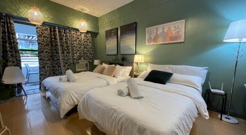 Poolview Family Room Greenbelt Makati — 4-Star Luxury Hotel in Manila, Philippines