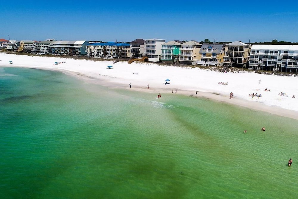 Las Olas 8 Bedroom Holiday Home by Five Star Properties — 4-Star Luxury Hotel in Miramar Beach, United States