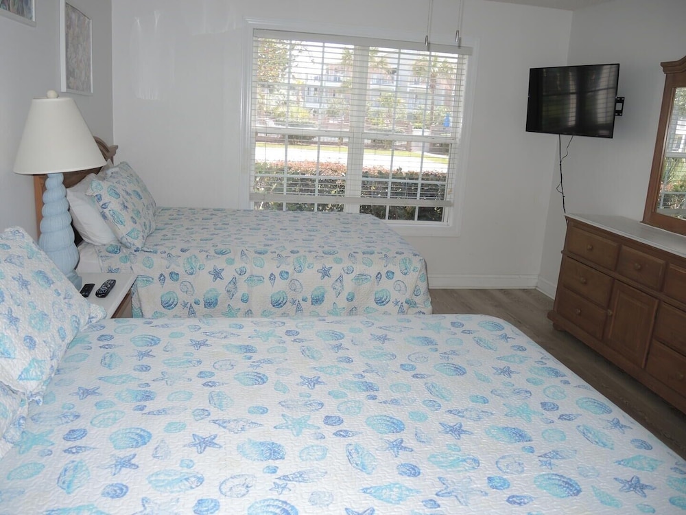 Beautiful Ground Floor Golf Resort Villa 1503 Steps from the Pool by RedAwning — Calabash — photo 3