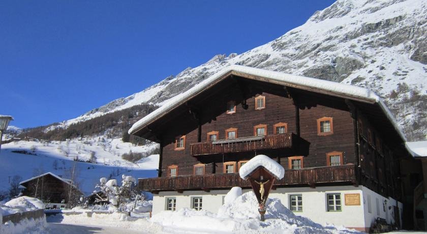 Hansenhof - carbon neutral hotel in Praegraten