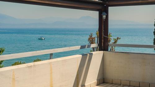 Sirmione Sunrise Terrace Italian Homing — 4-Star Luxury Hotel in Sirmione, Italy