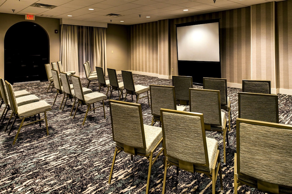 Embassy Suites Williamsburg - photo 39