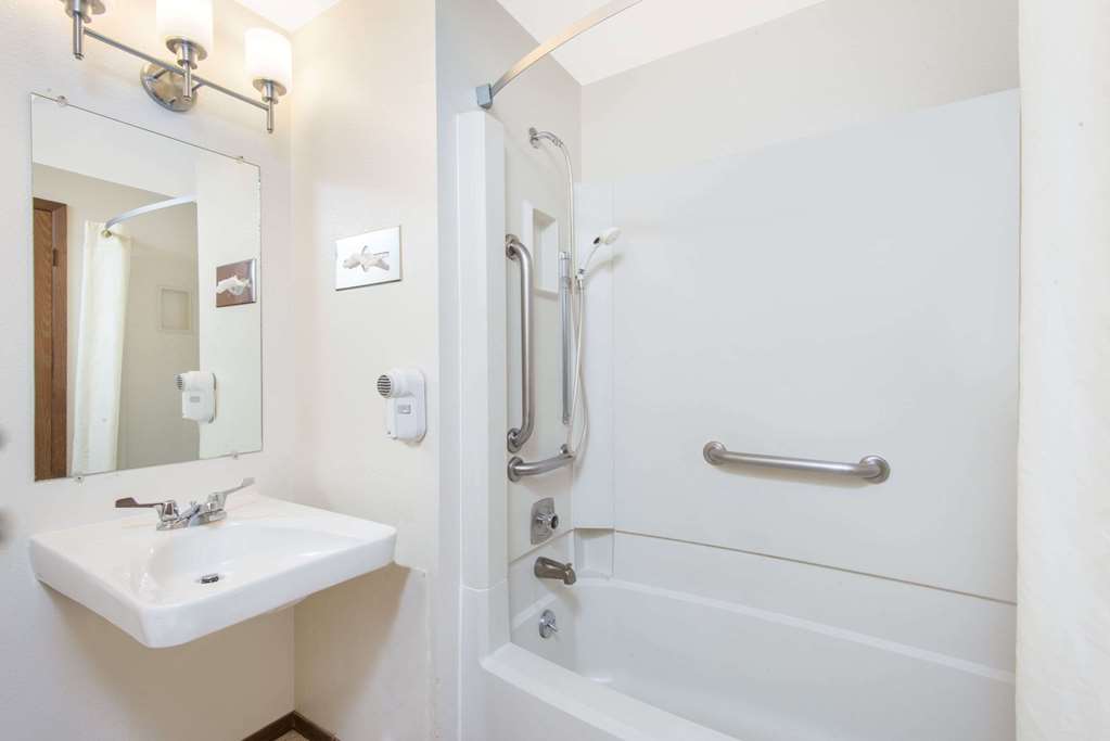 Super 8 by Wyndham Buffalo - photo 14