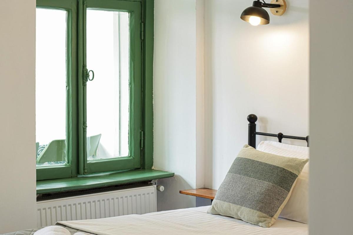 Unique 3 Studio Combo for 6 Guests By Wehost