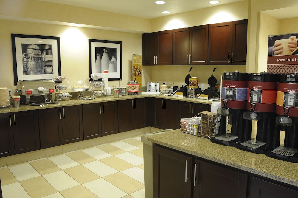 Hampton Inn & Suites Redding - photo 29