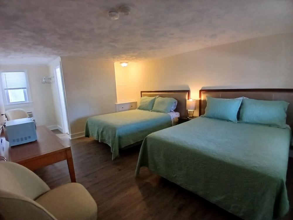 Jonathan Edwards Motel - photo 5