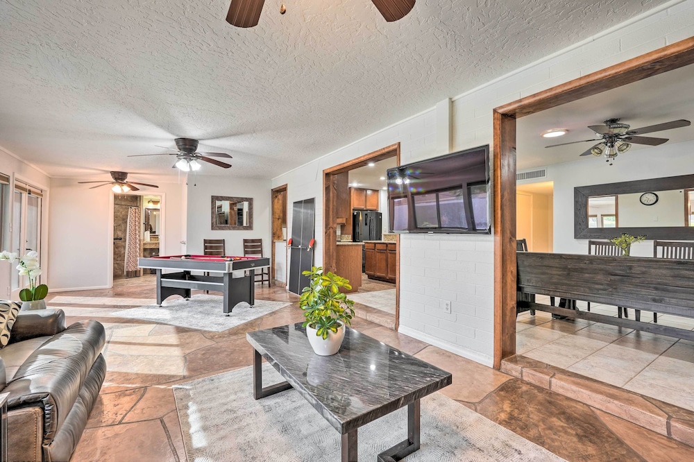 2 Mi to Old Town Scottsdale Home with Pool Table — 4-Star Luxury Hotel in Scottsdale, United States