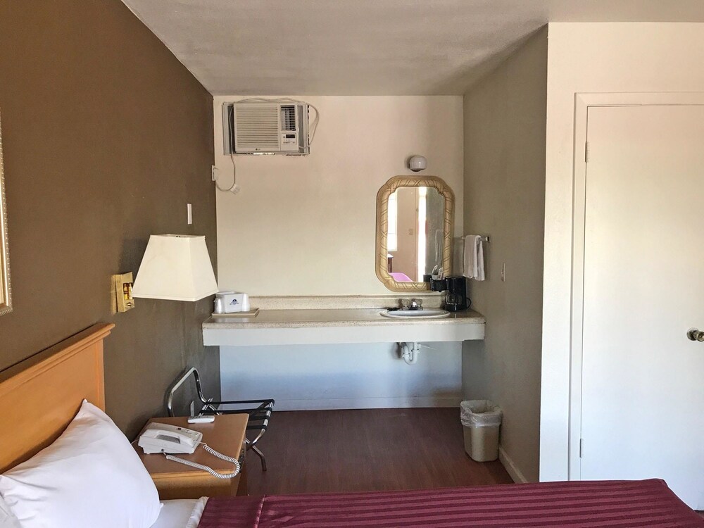 Americas Best Value Inn Holbrook - photo 6