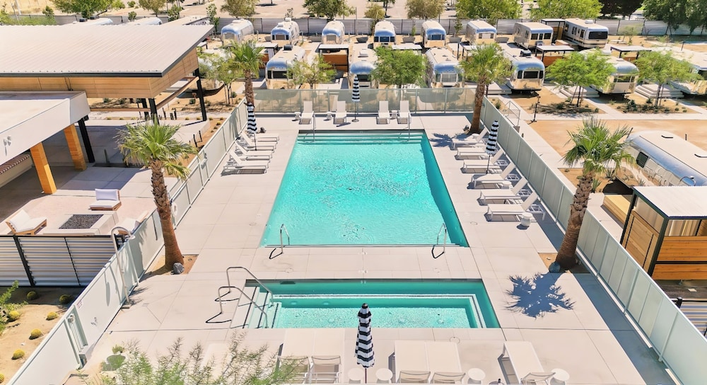Acres Landing — Desert Hot Springs