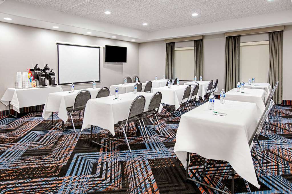 La Quinta Inn & Suites by Wyndham Sulphur Springs - photo 25