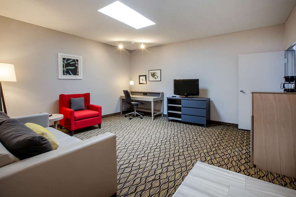 Days Inn & Suites by Wyndham Rochester Hills MI - photo 11