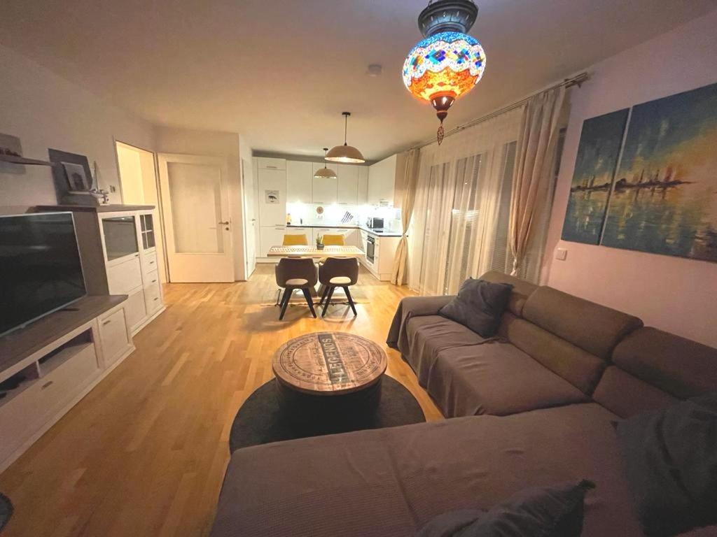 Lovely 3 Rooms Apartment Viena — 4-Star Luxury Hotel in Vienna, Austria