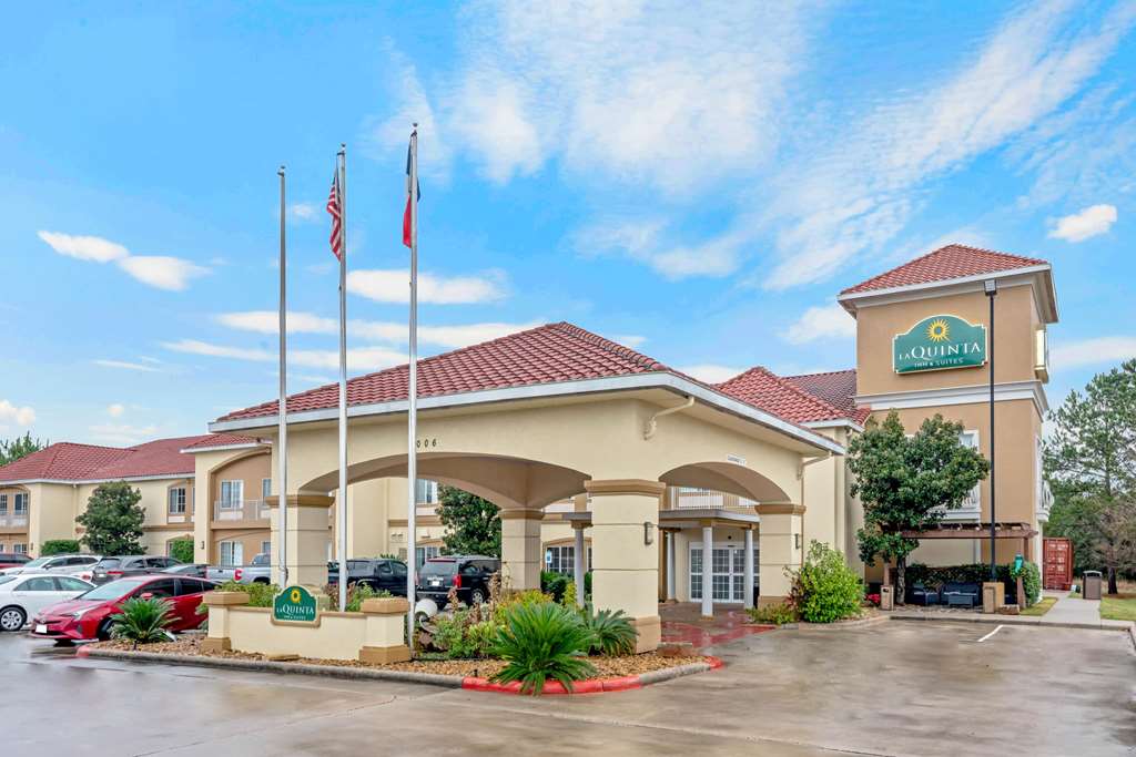 La Quinta Inn & Suites by Wyndham Conroe - photo 2