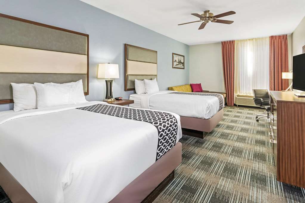 La Quinta Inn & Suites by Wyndham Guthrie - photo 29