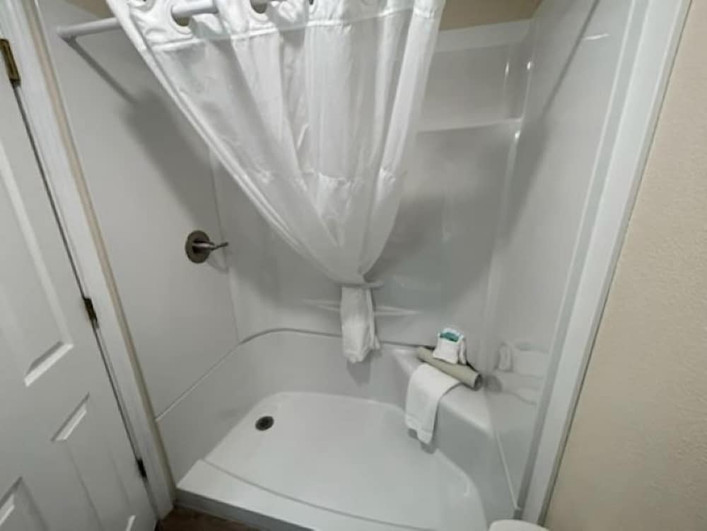The Coastal Inn and Suites - photo 127