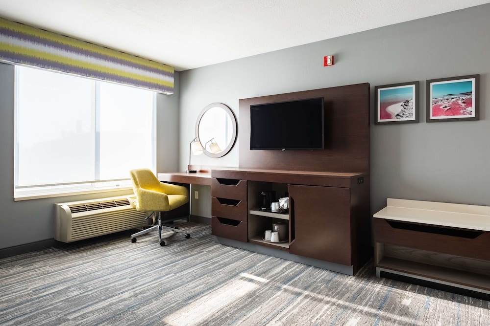 Hampton Inn & Suites Salt Lake City Airport - photo 21