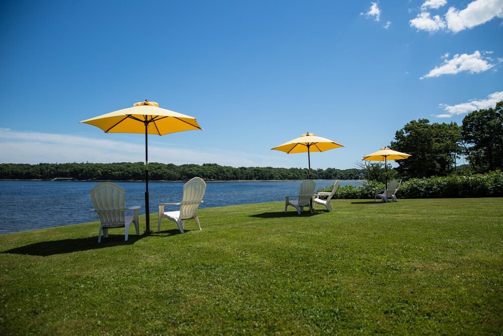 Strawberry Hill Seaside Inn - photo 17