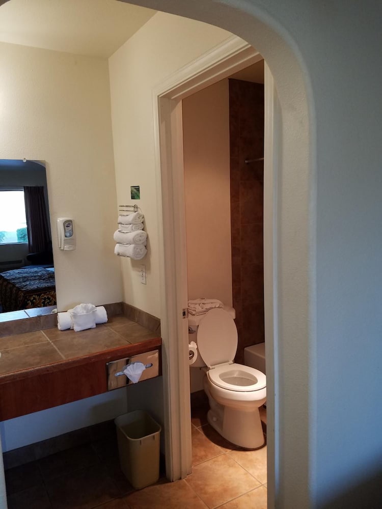 Premier Inns Tolleson - photo 18