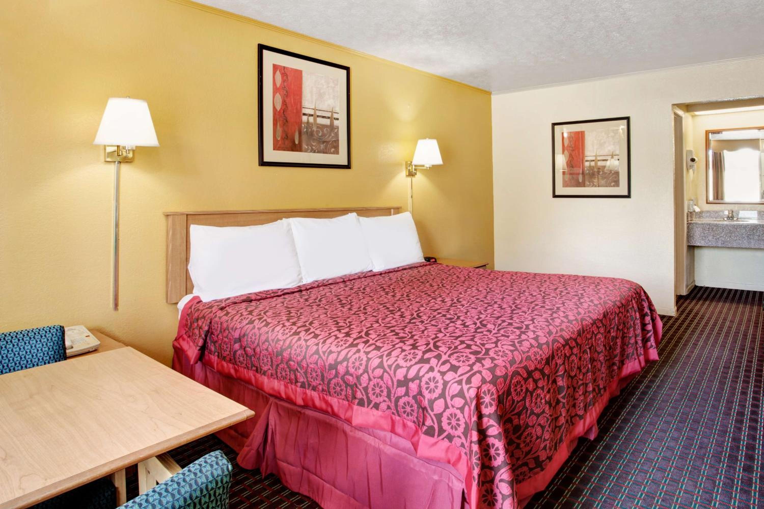 Days Inn by Wyndham Knoxville West - photo 11