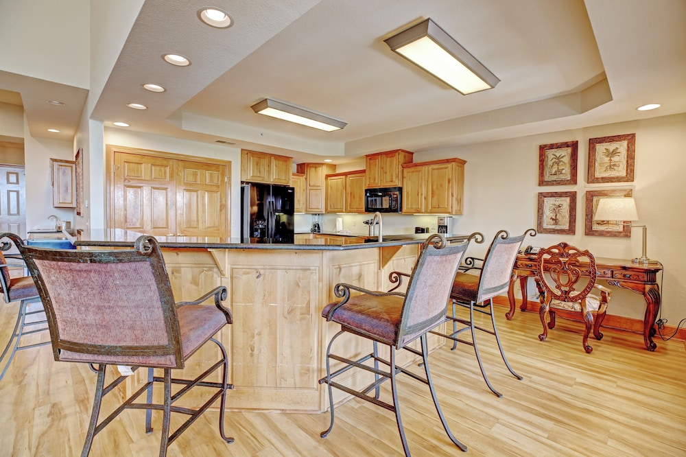 Grand Crowne Resort - photo 5