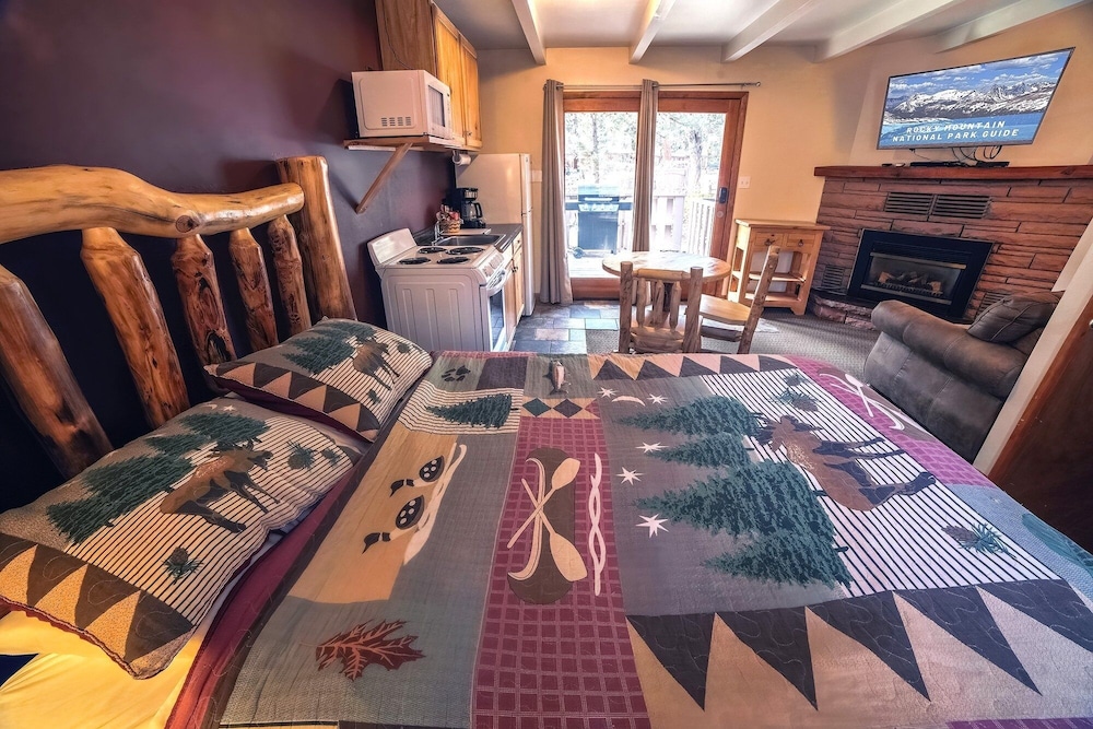 Sunnyside Knoll: 14 Studio - featured photo