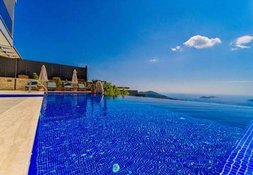 4 Bedroom Sea View Villa in Kalkan — 4-Star Luxury Hotel in Kalkan, Turkey