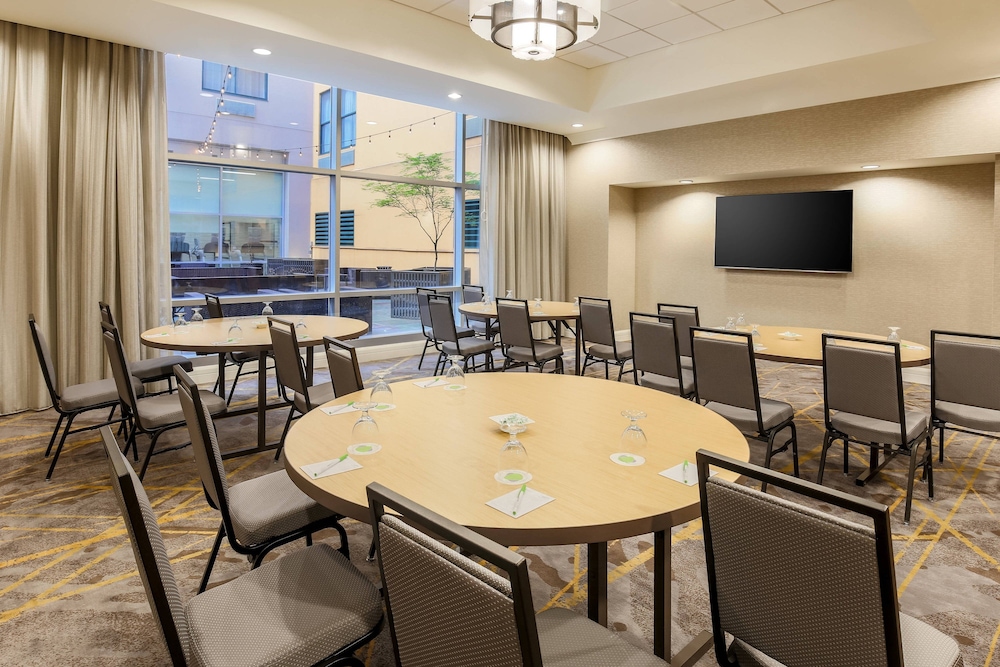 Courtyard by Marriott Pittsburgh Downtown - photo 30