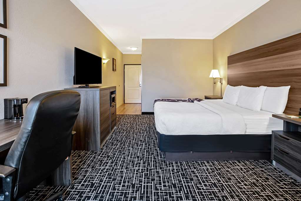 La Quinta Inn & Suites by Wyndham Garland Harbor Point - photo 27