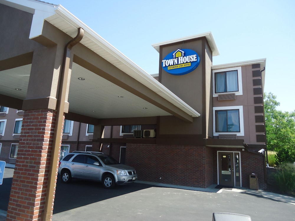 Town House Extended Stay Hotel Downtown - photo 36