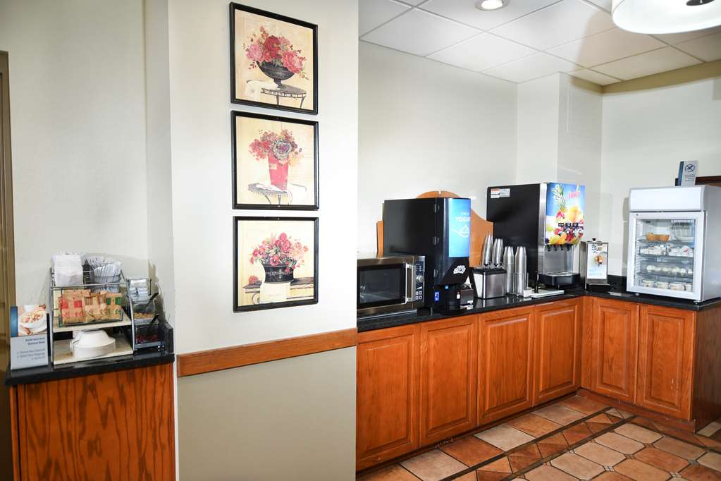 Best Western Plus Sandusky Hotel & Suites - photo 6