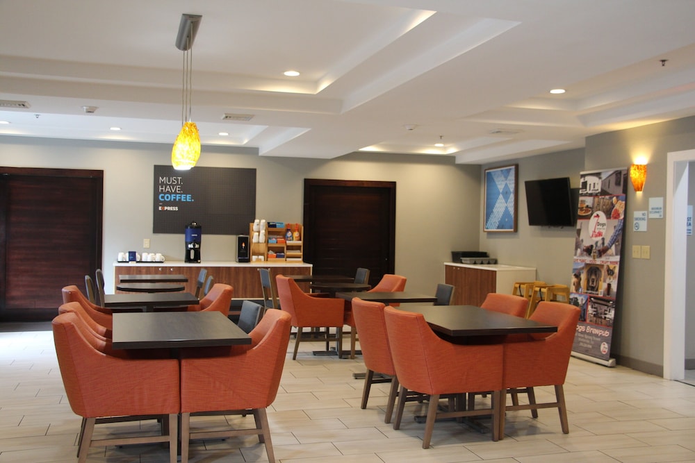 Holiday Inn Express and Suites Wytheville by IHG - photo 46