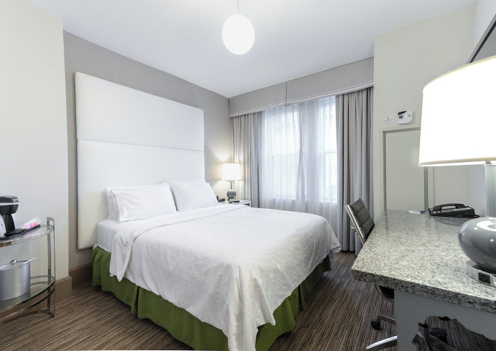 Holiday Inn Express Chicago Magnificent Mile - photo 9