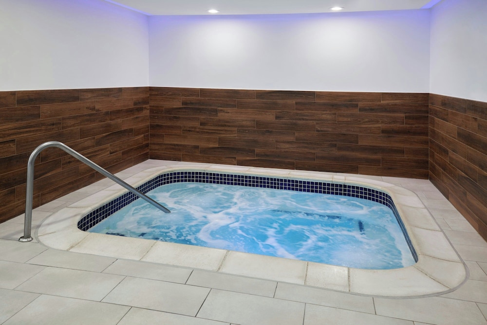 Fairfield Inn & Suites by Marriott Detroit Farmington Hills - photo 27