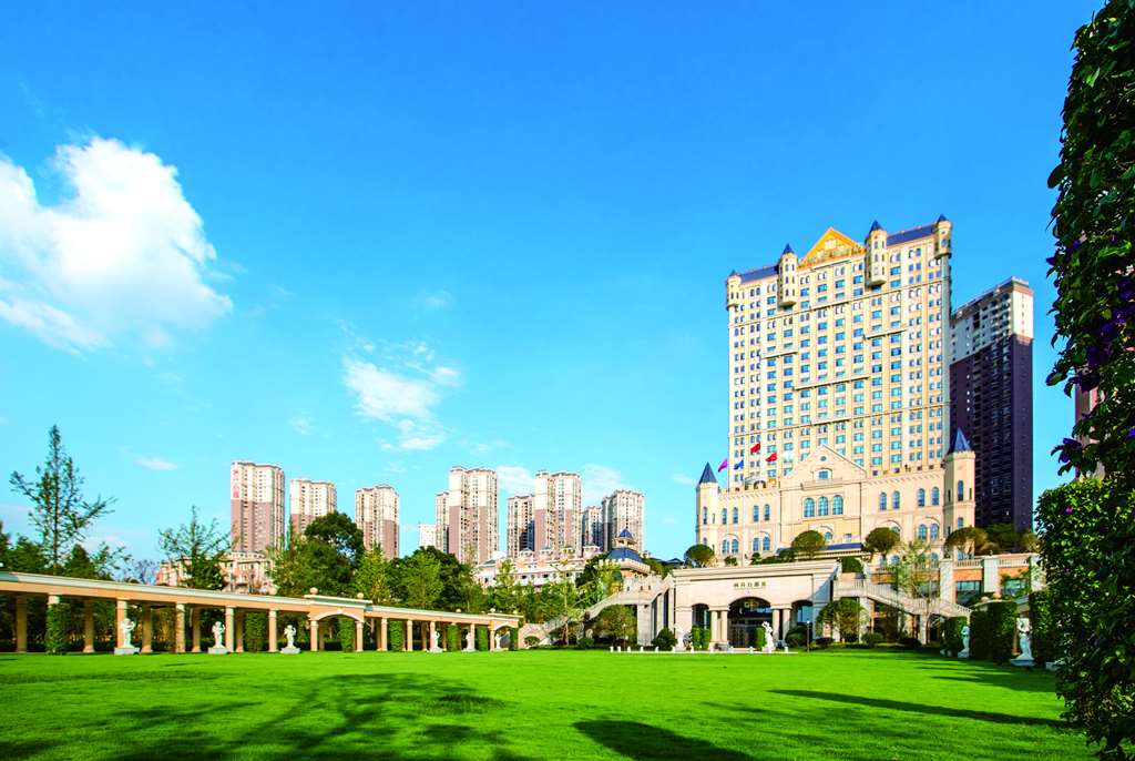 Wyndham Grand Kunming East — 4-Star Luxury Hotel in Kunming, People's Republic of China