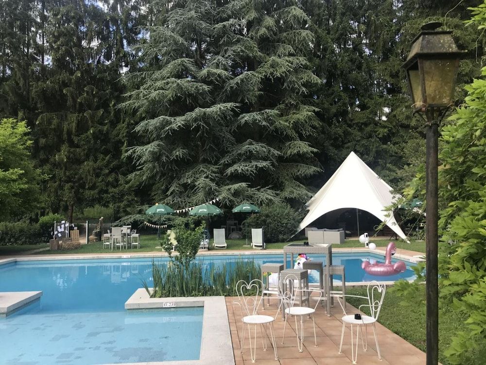 Hôtel Restaurant Les Rochers — hotel in La Balme-De-Sillingy
